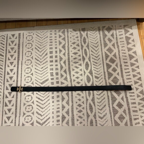 Tory Burch Black & Brown Reversible Belt with Gold Logo - Picture 5 of 6